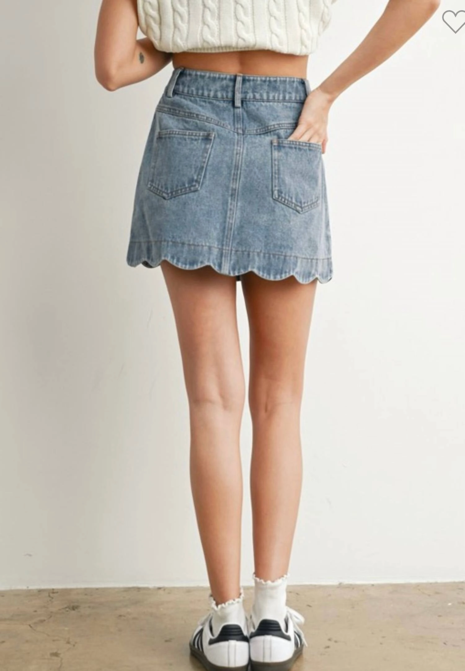 Buttoned Scallop Denim Skirt In Blue