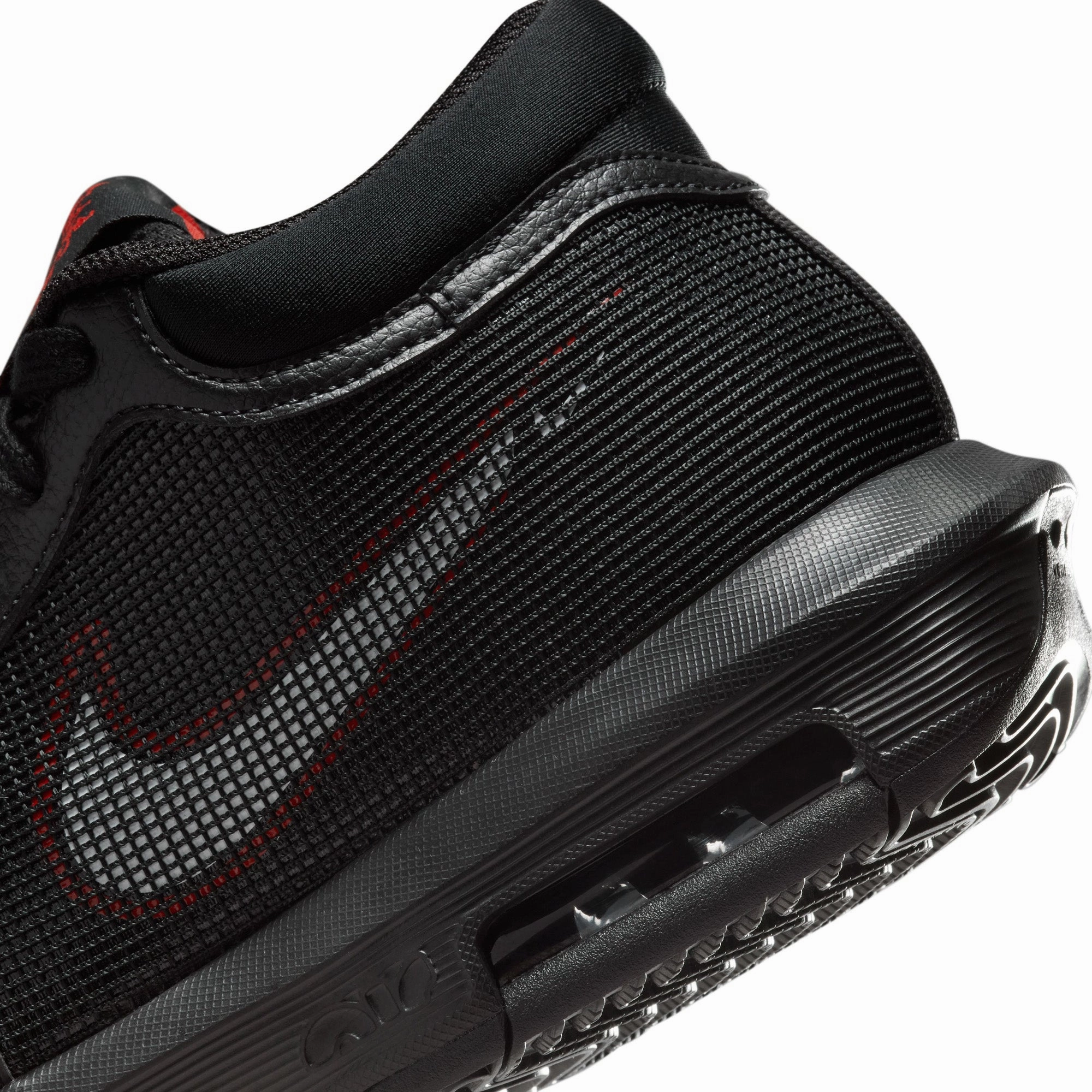 LeBron Witness 8 Men's Basketball Shoes