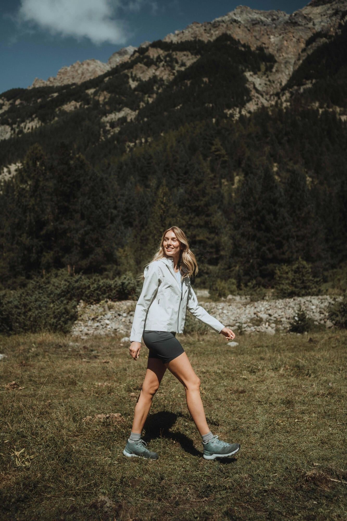 Quechua Women's MH100 Lightweight Waterproof Hiking Jacket